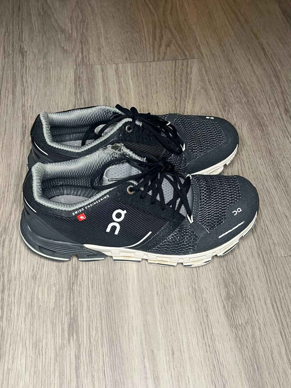 On Cloud Womens Cloudflyer Running Shoes Sz 6.5 Athletic Training Comfort *FLAWS
